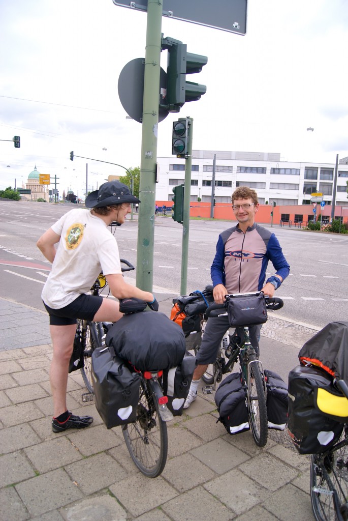 Un Suisse, rencontré à l'entrée de Berlin, habitué du long cours à vélo.